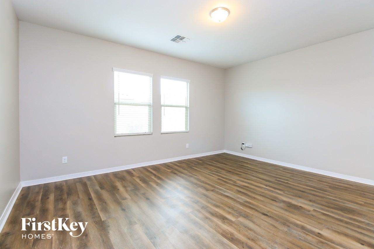 398 W Powell Dr - Photo 4 of 15