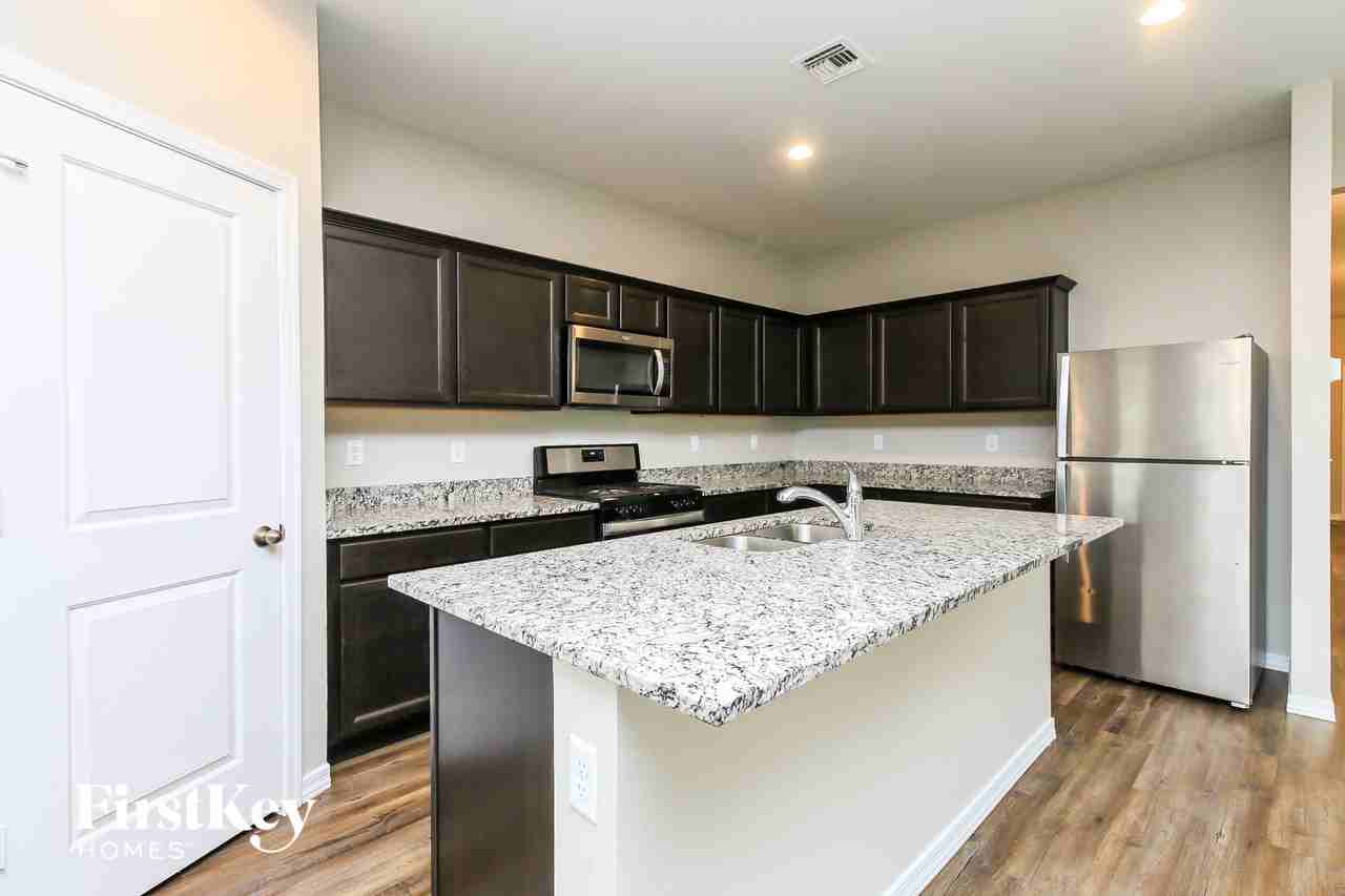 398 W Powell Dr - Photo 5 of 15