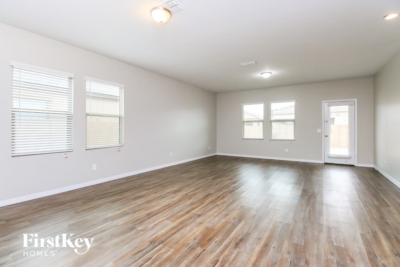 398 W Powell Dr - Photo 6 of 15