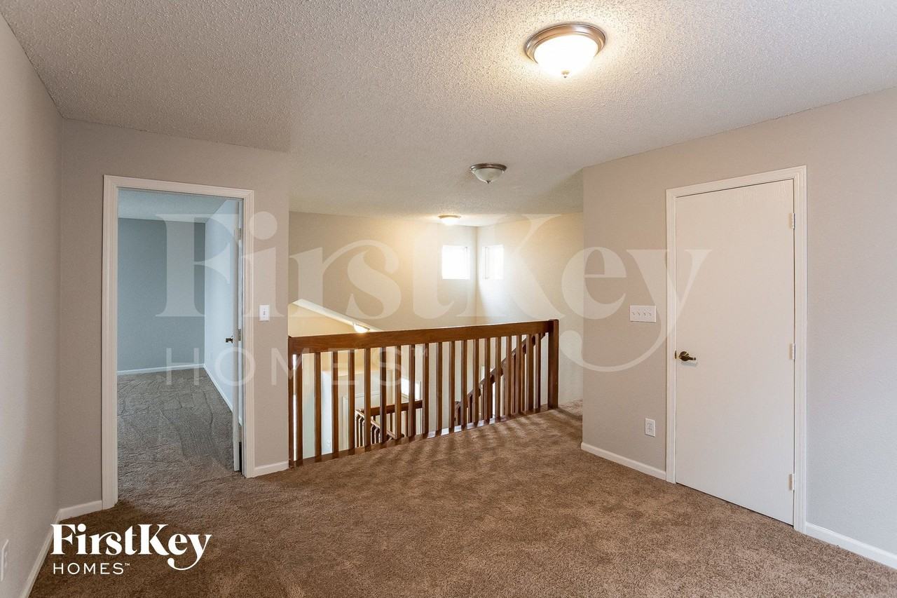 10320 Liverpool Way - Photo 5 of 15