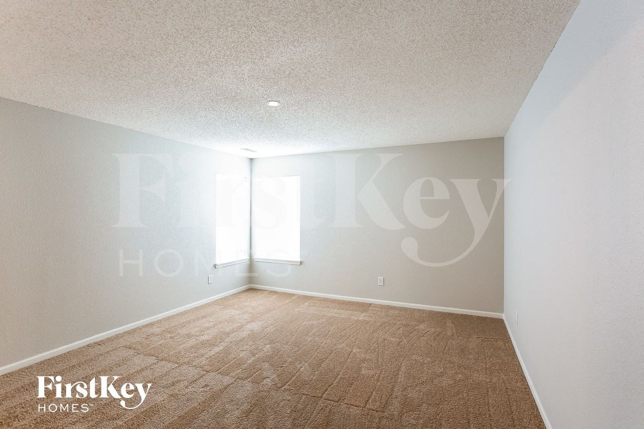 10320 Liverpool Way - Photo 6 of 15