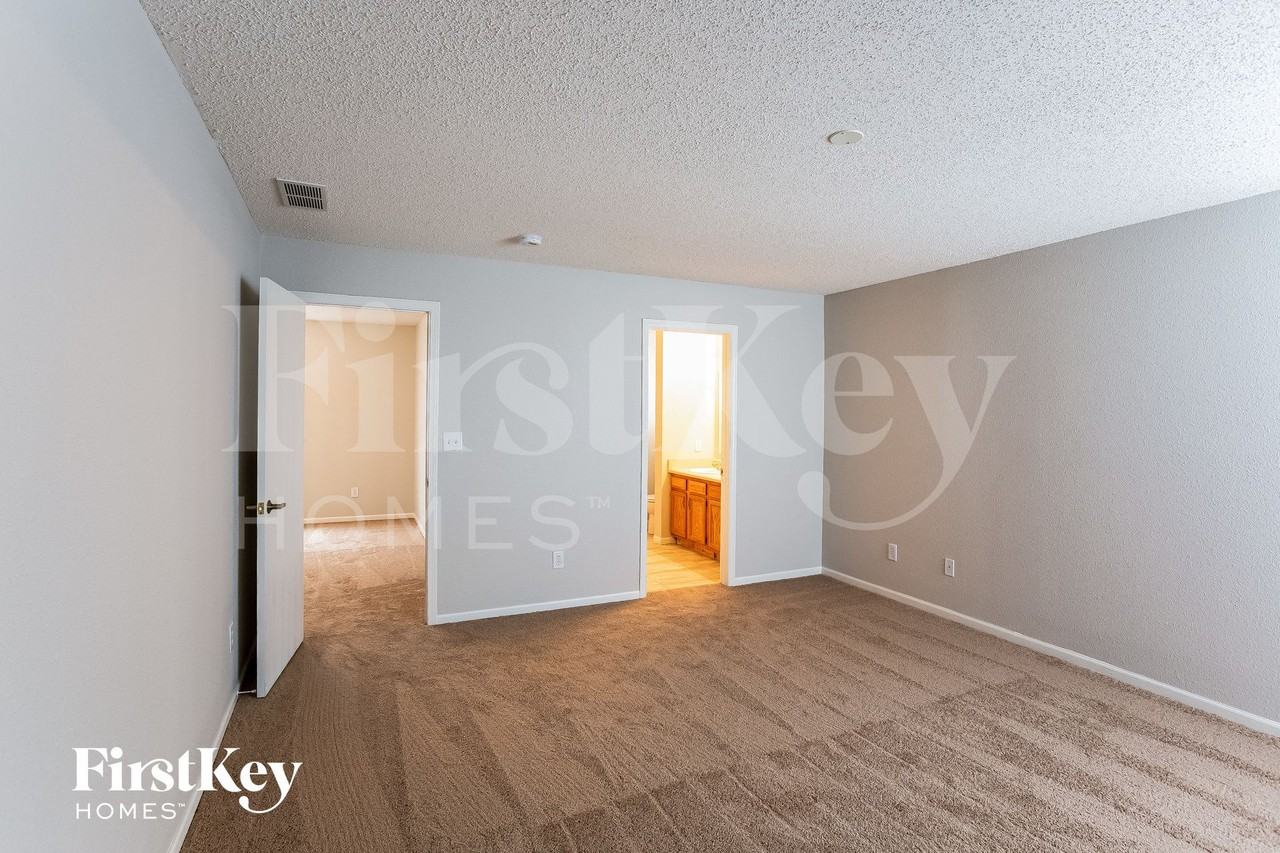 10320 Liverpool Way - Photo 7 of 15