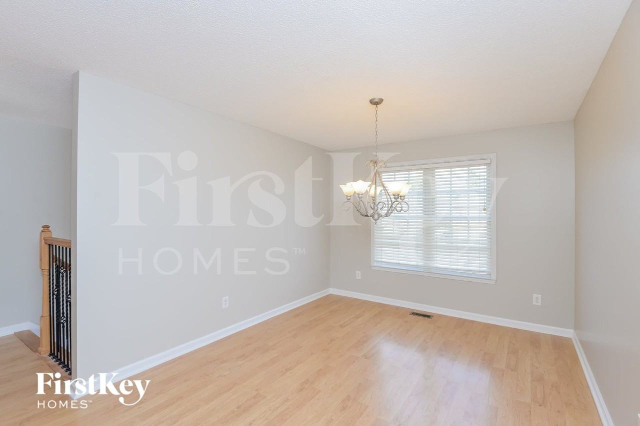 979 Hickory St - Photo 5 of 15