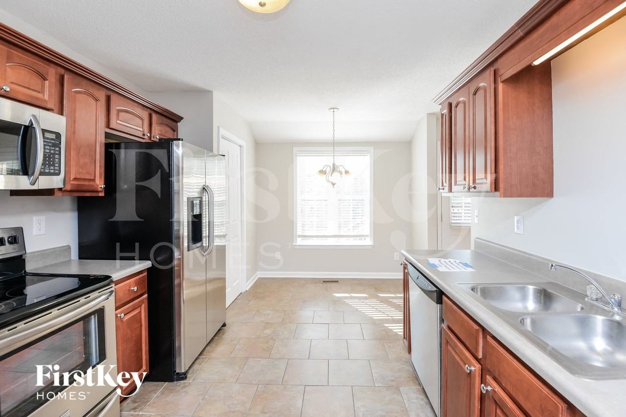 979 Hickory St - Photo 6 of 15