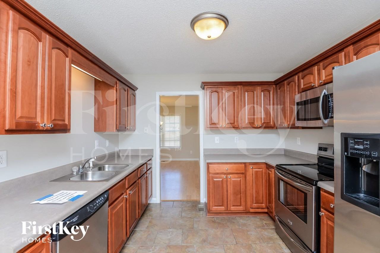 979 Hickory St - Photo 7 of 15