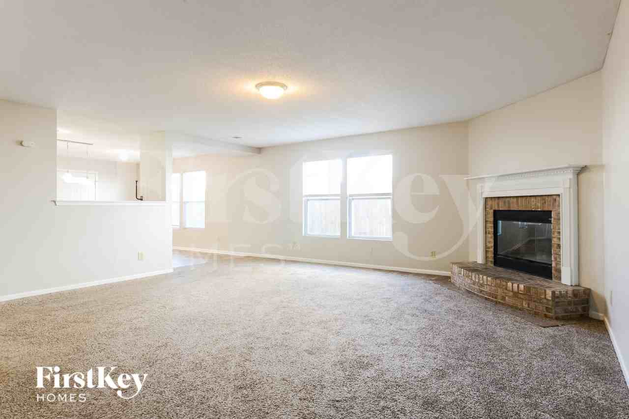9214 Bainbridge Dr - Photo 3 of 17