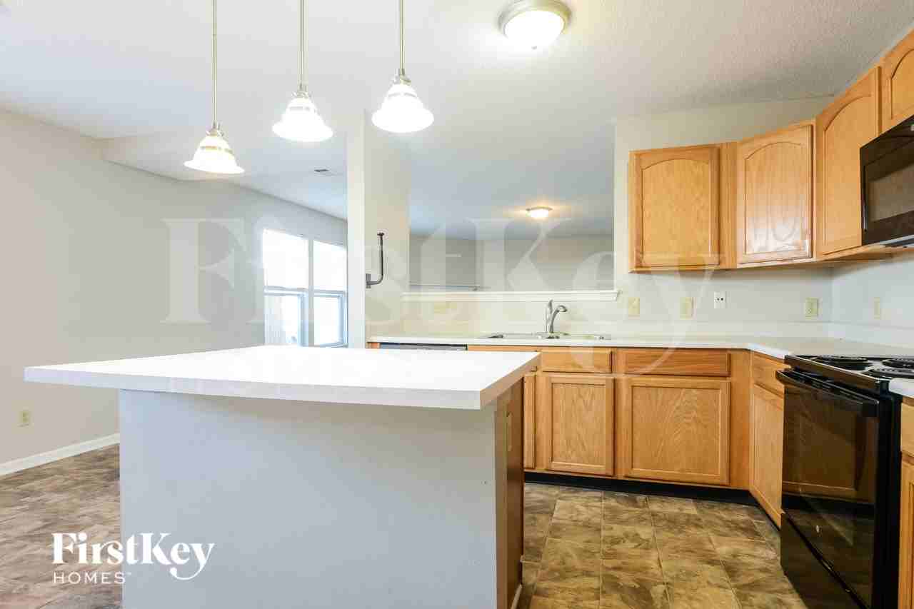 9214 Bainbridge Dr - Photo 6 of 17
