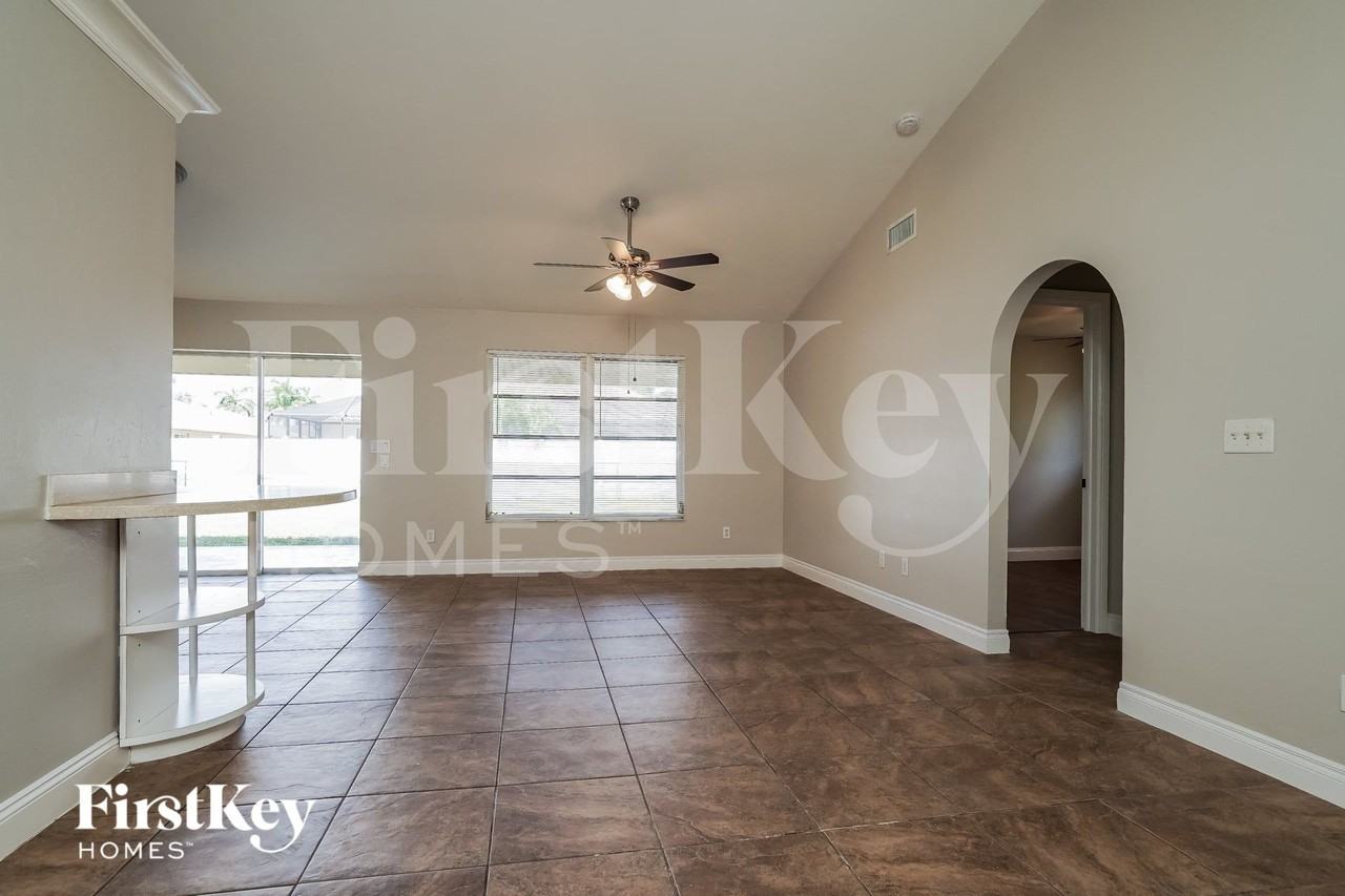 807 Sw 3rd Ave - Photo 2 of 15