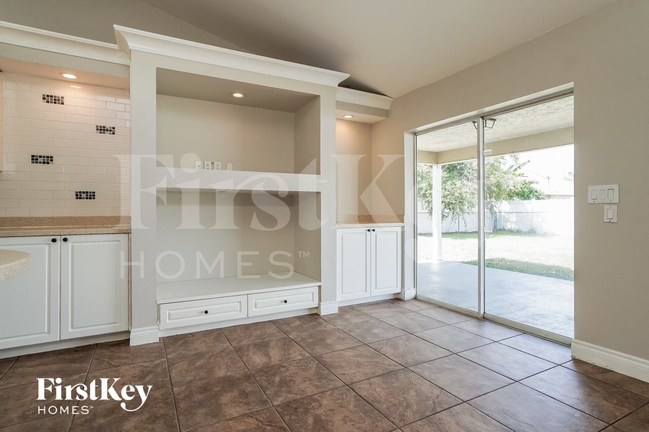 807 Sw 3rd Ave - Photo 4 of 15