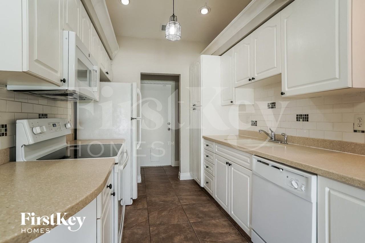 807 Sw 3rd Ave - Photo 5 of 15