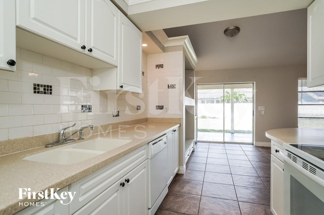 807 Sw 3rd Ave - Photo 6 of 15