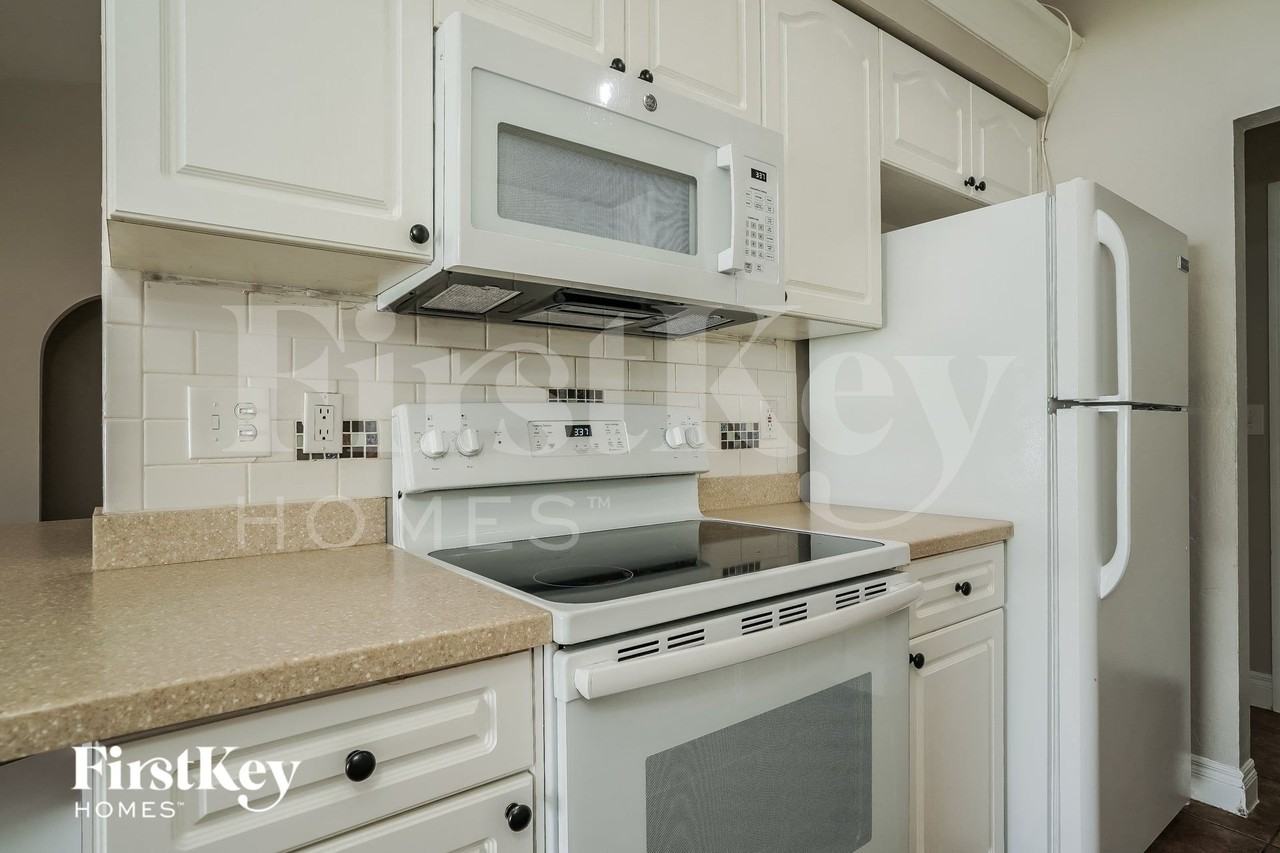 807 Sw 3rd Ave - Photo 7 of 15