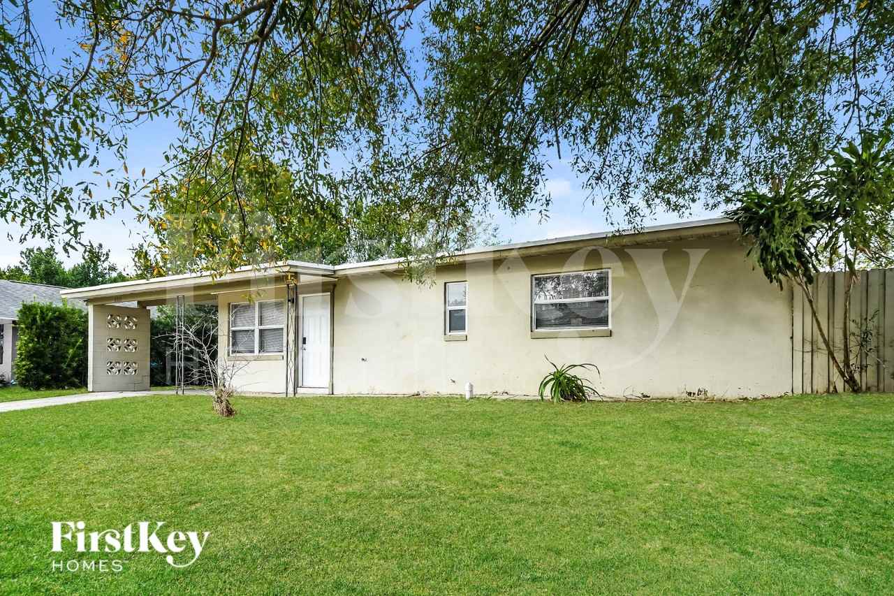 8013 Powell Dr - Photo 2 of 16