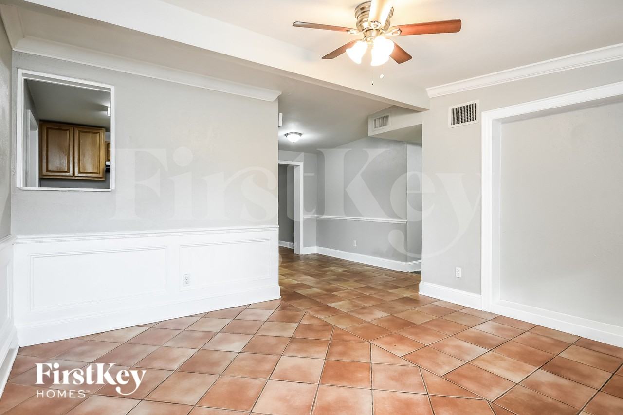8013 Powell Dr - Photo 3 of 16