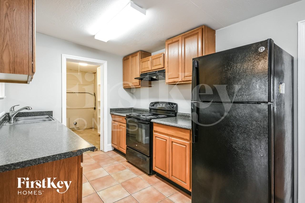 8013 Powell Dr - Photo 5 of 16