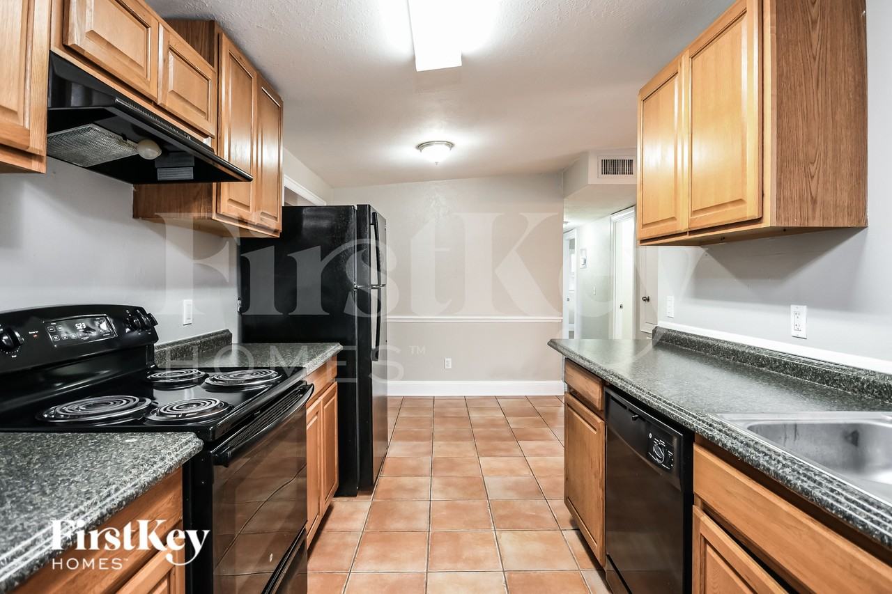 8013 Powell Dr - Photo 6 of 16