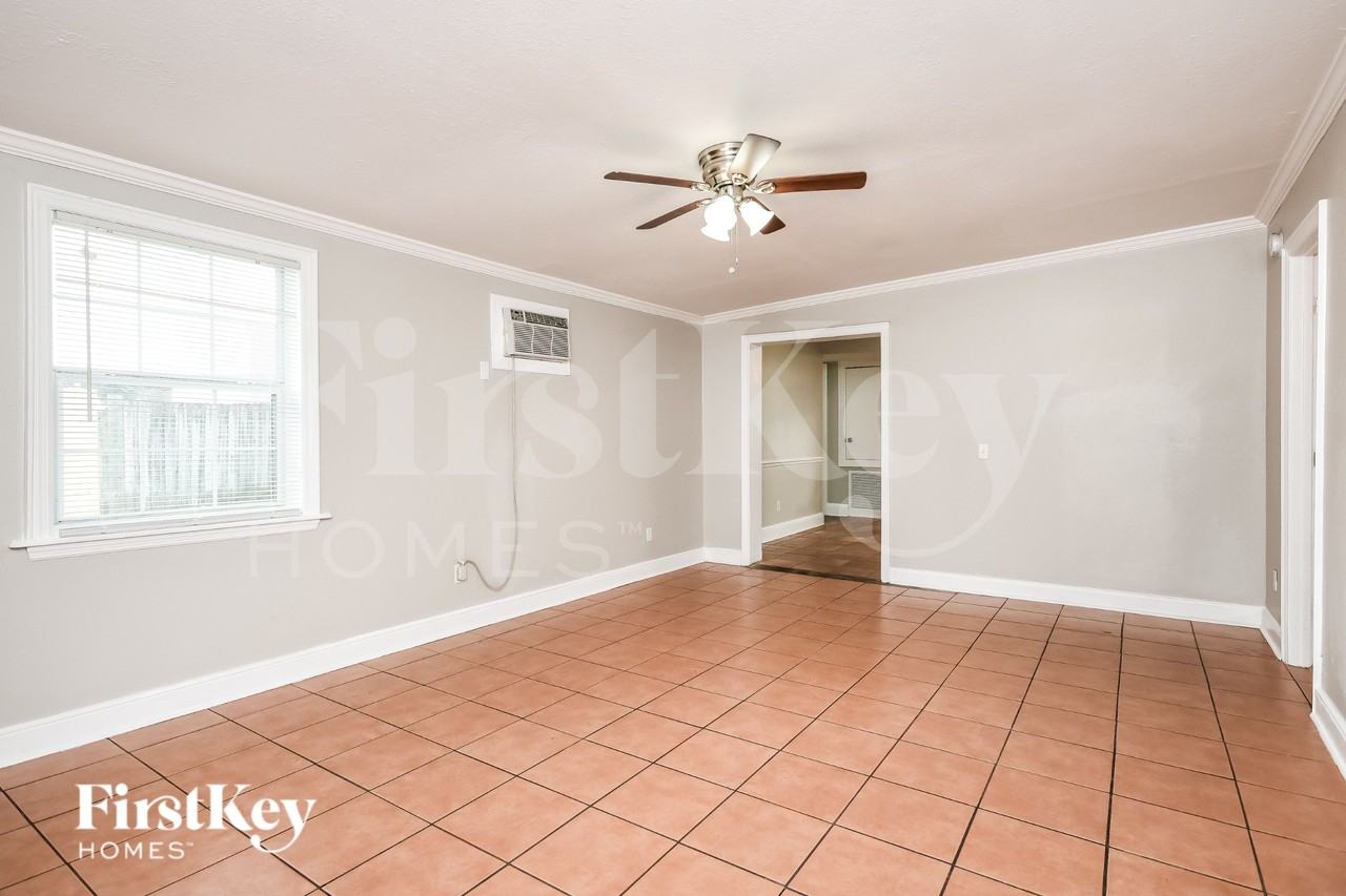 8013 Powell Dr - Photo 7 of 16