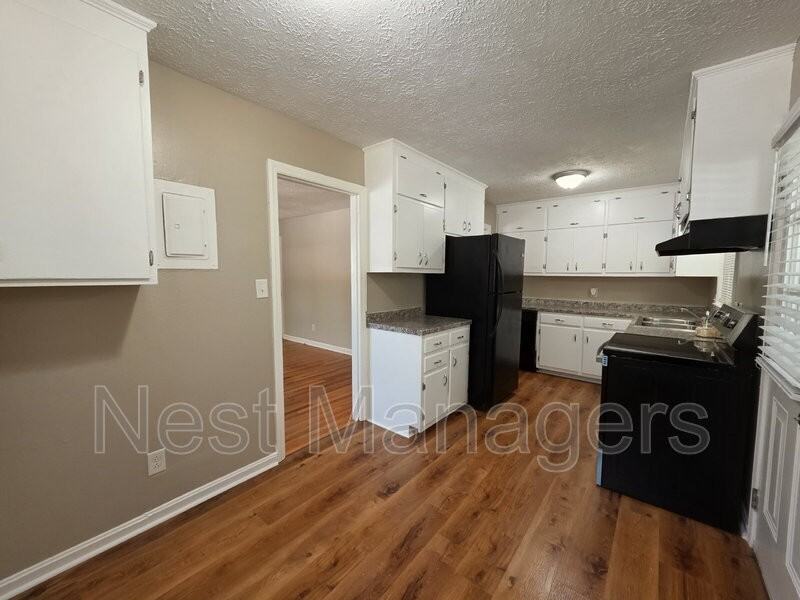 1905 White St #A - Photo 2 of 17