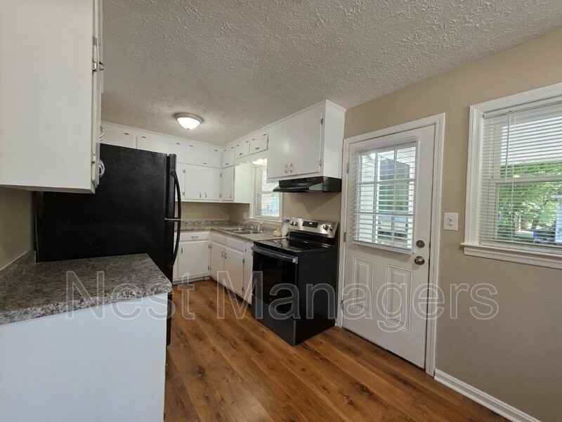 1905 White St #A - Photo 3 of 17