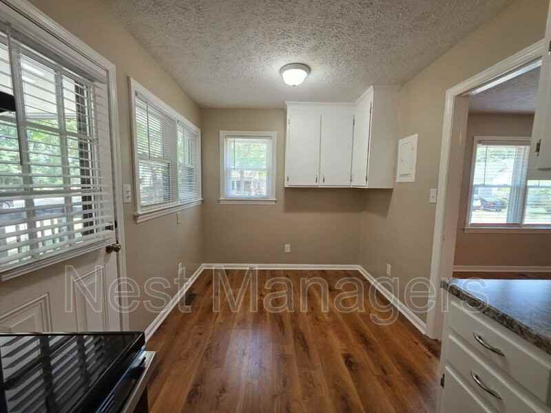 1905 White St #A - Photo 4 of 17