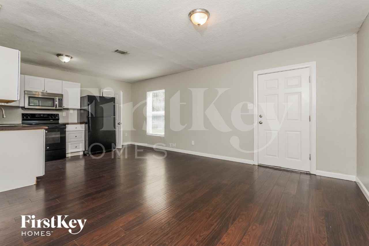 7706 Aviano Ave - Photo 6 of 16