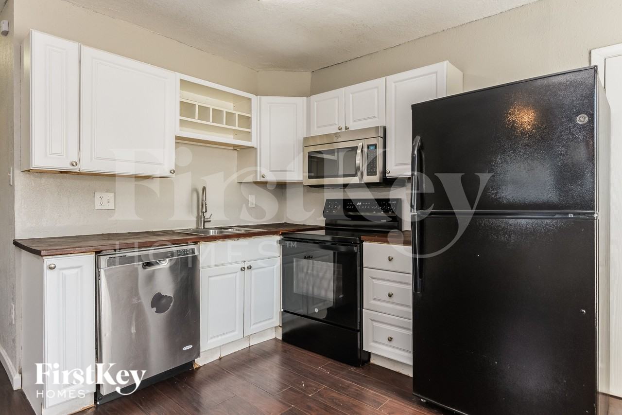 7706 Aviano Ave - Photo 7 of 16