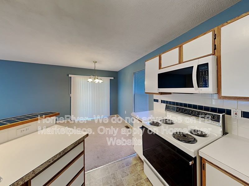 3522 S Mount Vernon St #4 - Photo 5 of 21