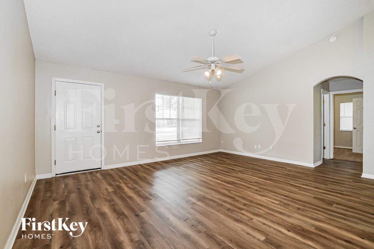 709 La Costa St - Photo 4 of 19