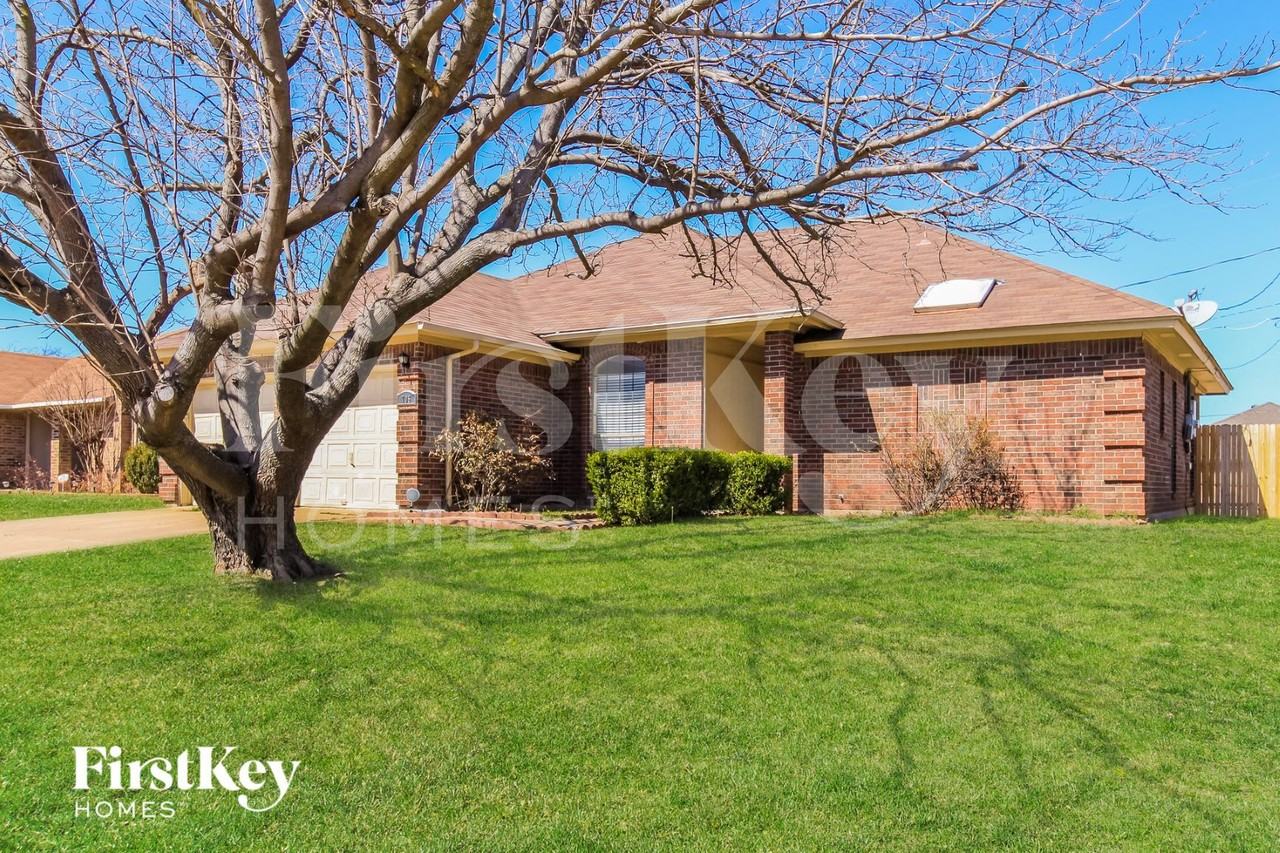705 Running Creek Dr - Photo 2 of 15