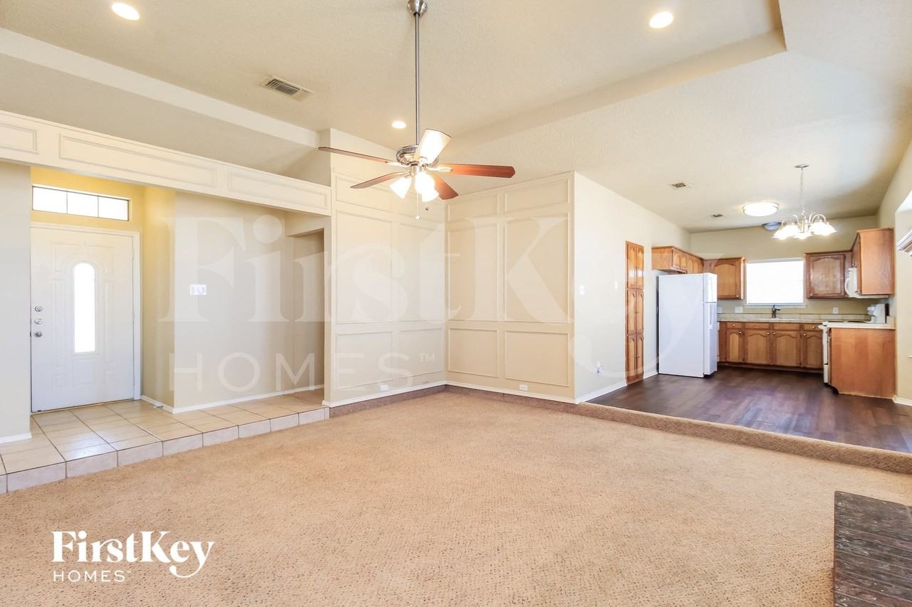 705 Running Creek Dr - Photo 3 of 15