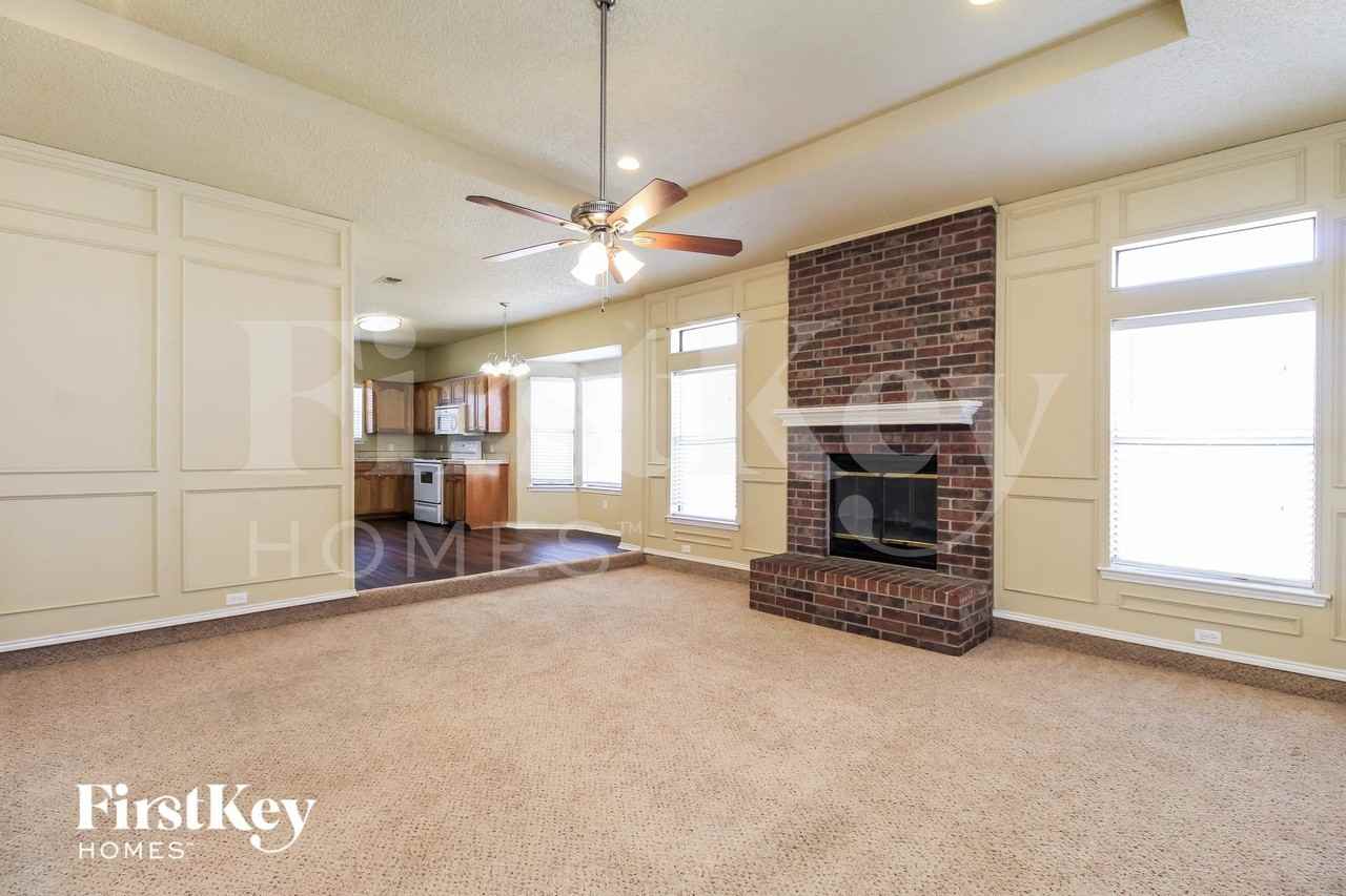 705 Running Creek Dr - Photo 4 of 15