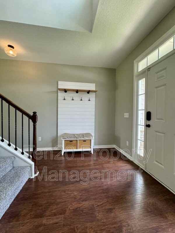 9708 Yellow Pine Rd - Photo 3 of 26