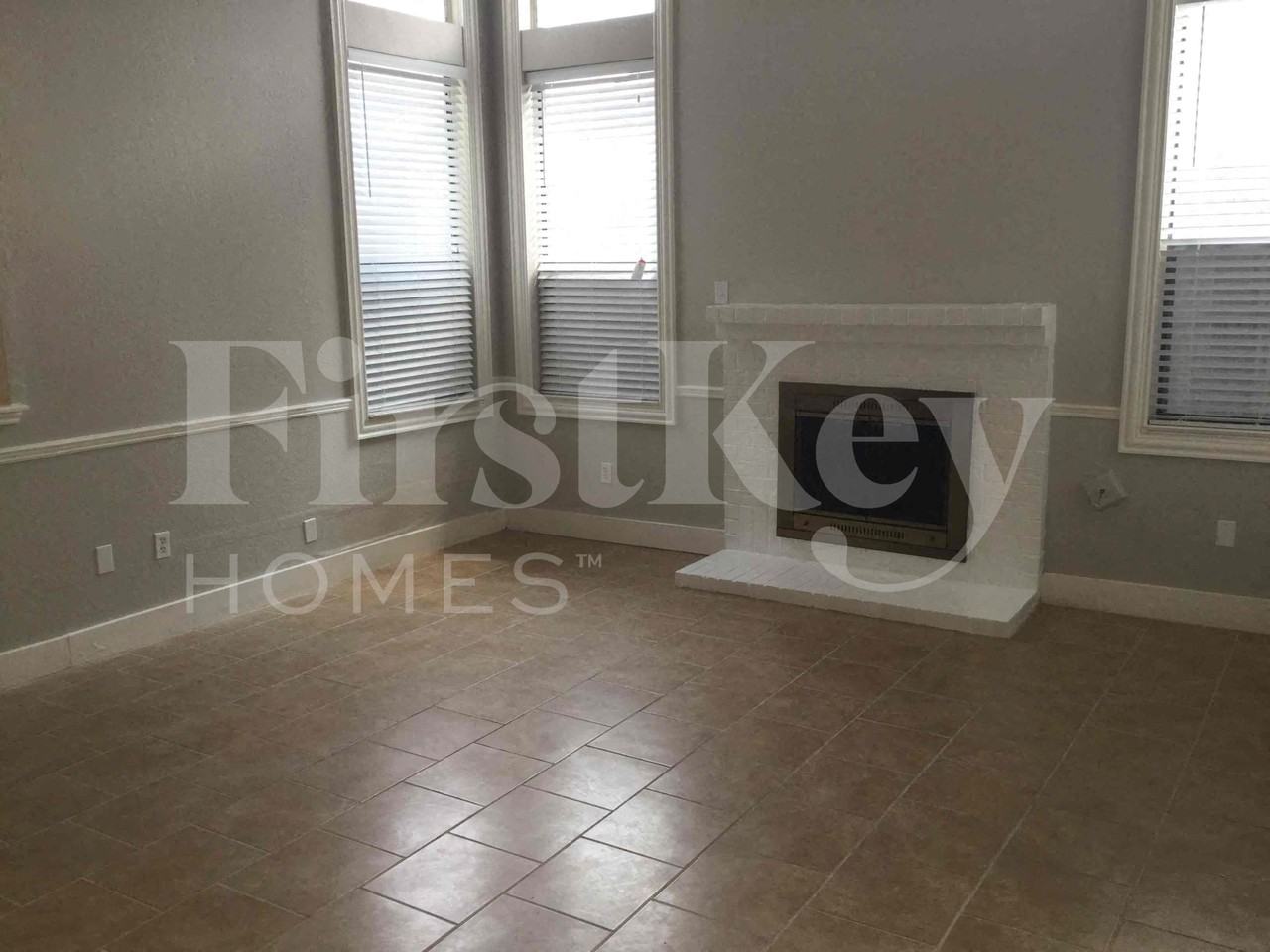5334 Riverport Dr - Photo 3 of 16