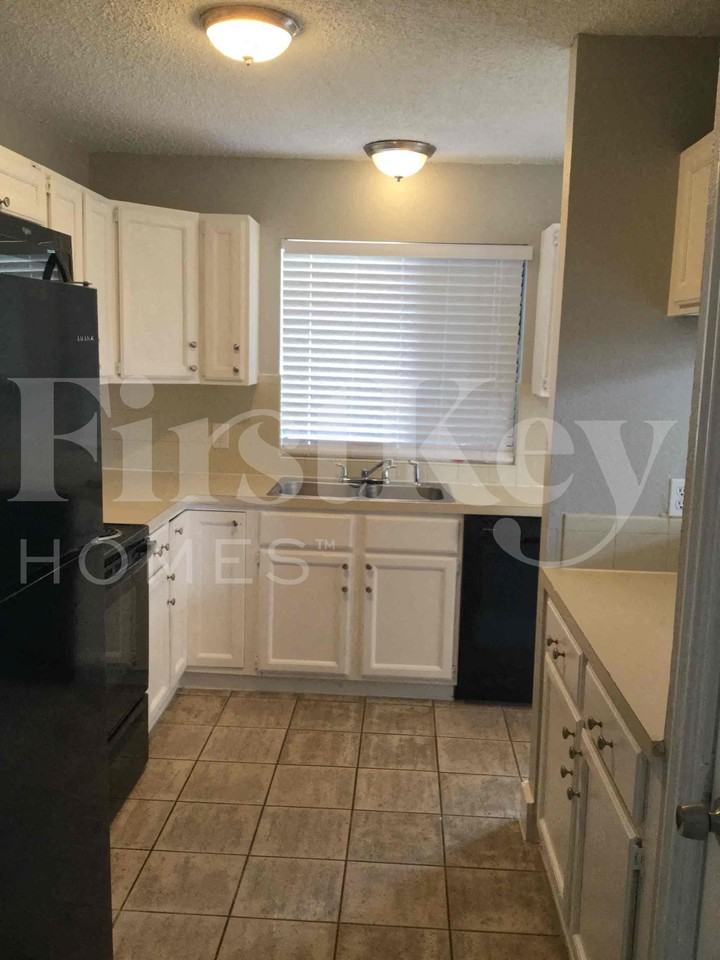 5334 Riverport Dr - Photo 5 of 16