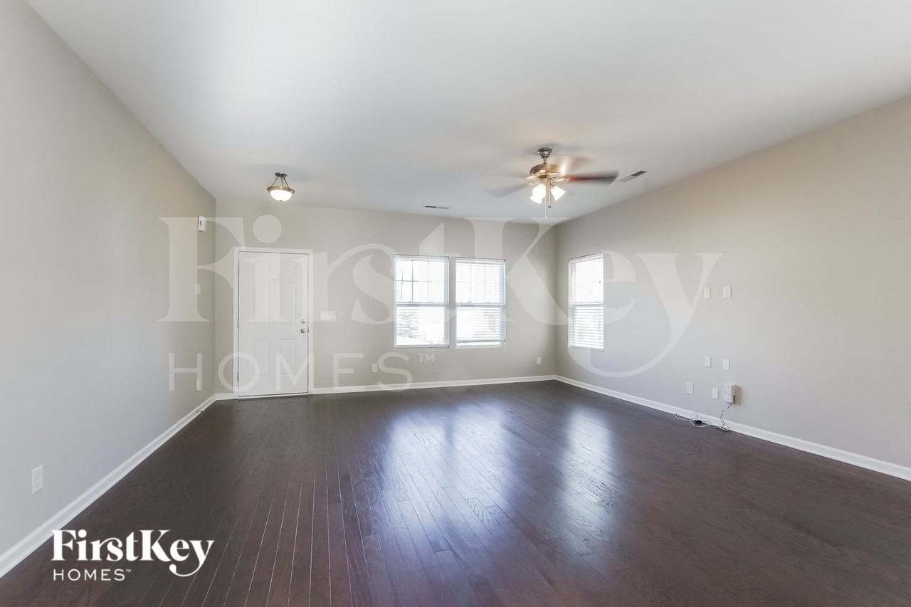 519 Rook Rd - Photo 3 of 15