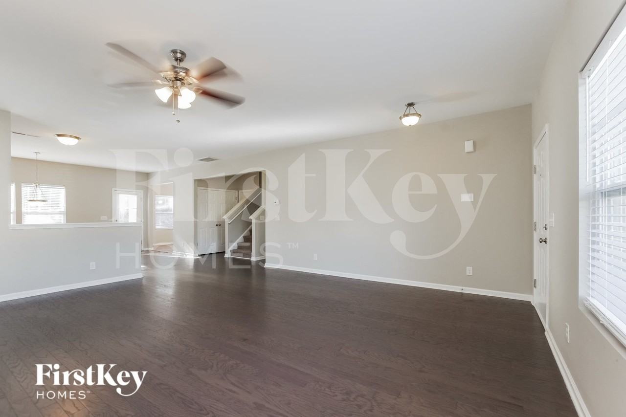 519 Rook Rd - Photo 4 of 15