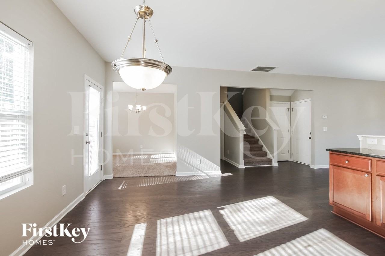 519 Rook Rd - Photo 5 of 15