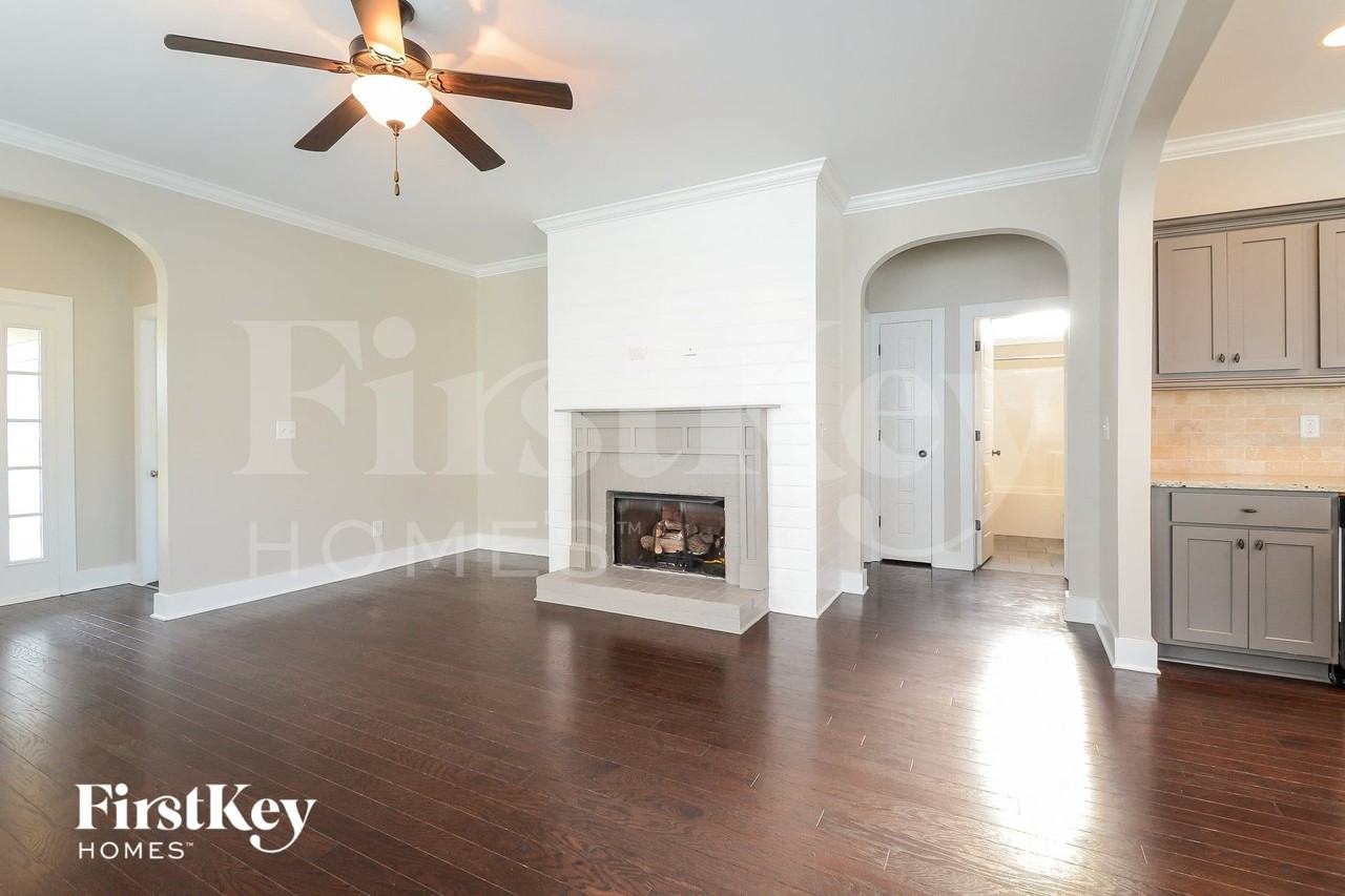 4894 Mountain Gap Dr - Photo 4 of 15