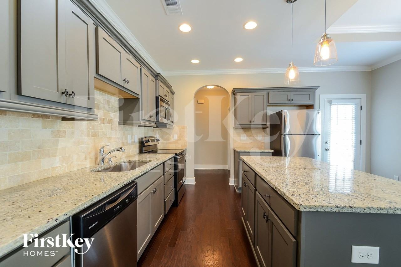 4894 Mountain Gap Dr - Photo 5 of 15