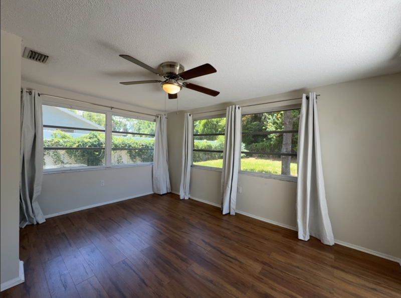 15839 Villa Dr - Photo 4 of 20