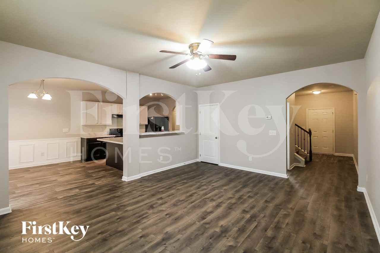 44 Southwind Cir - Photo 3 of 15