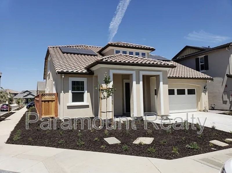 385 Savannah Way - Photo 2 of 36
