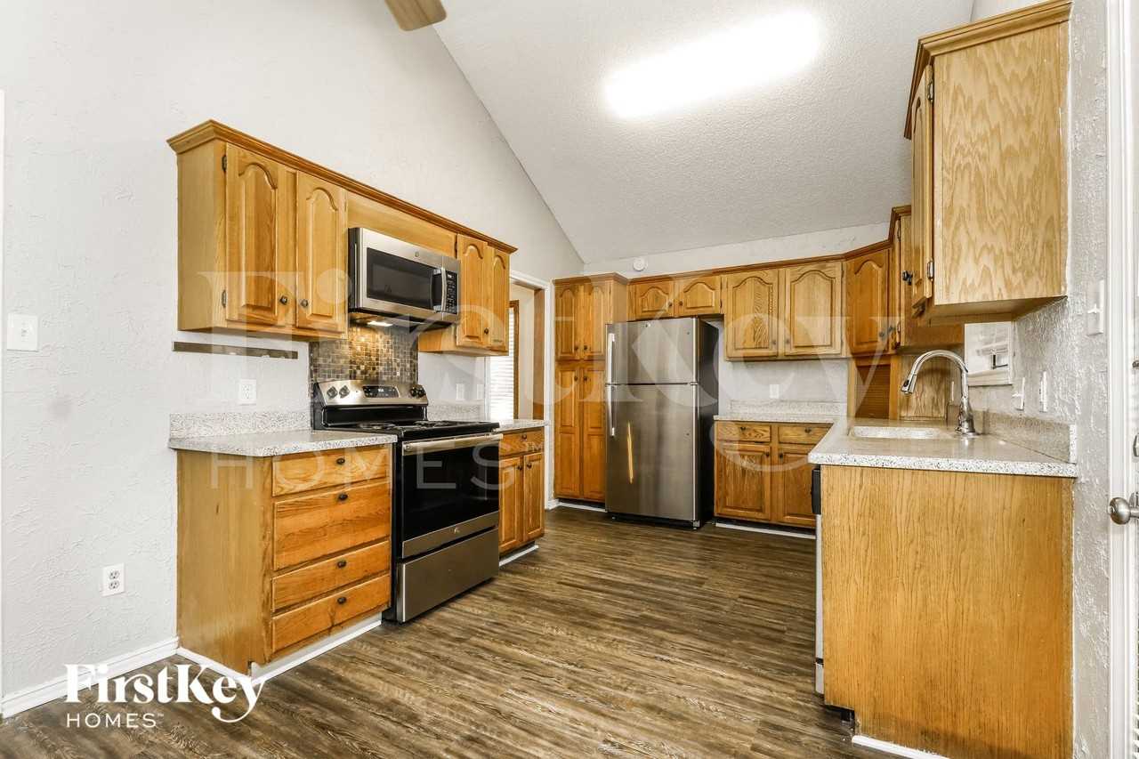 3418 Mckamy Oaks Trl - Photo 6 of 15