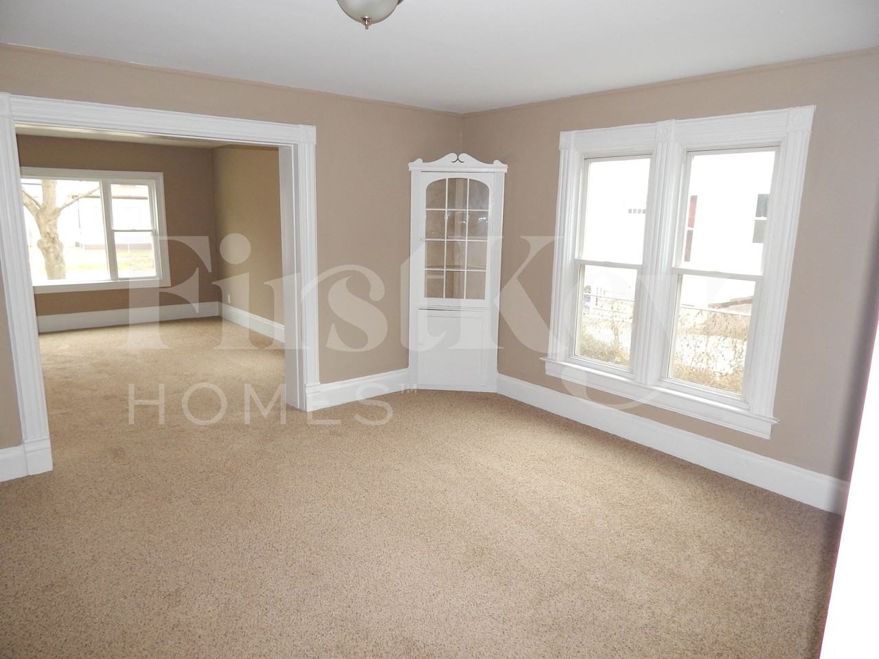 306 N Union St - Photo 3 of 11