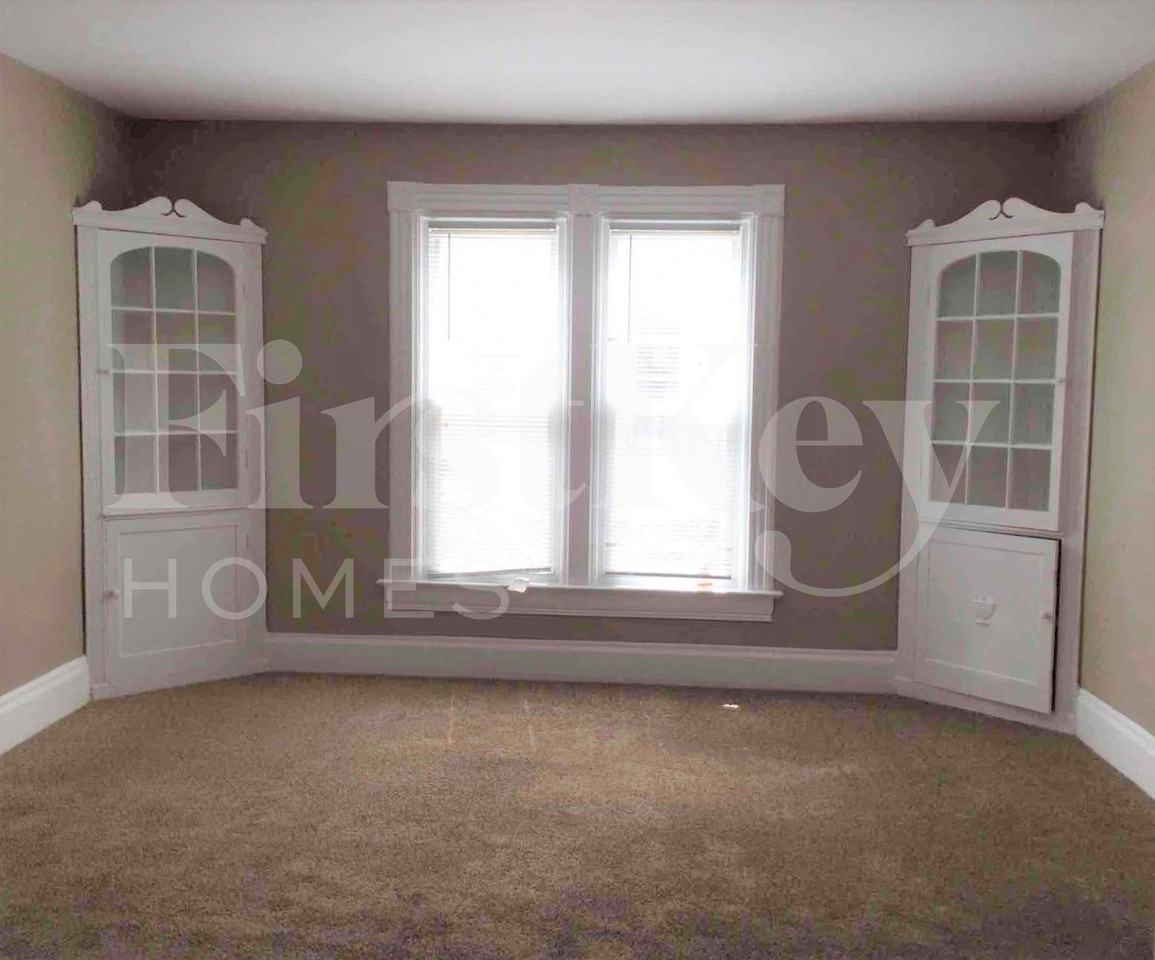 306 N Union St - Photo 4 of 11