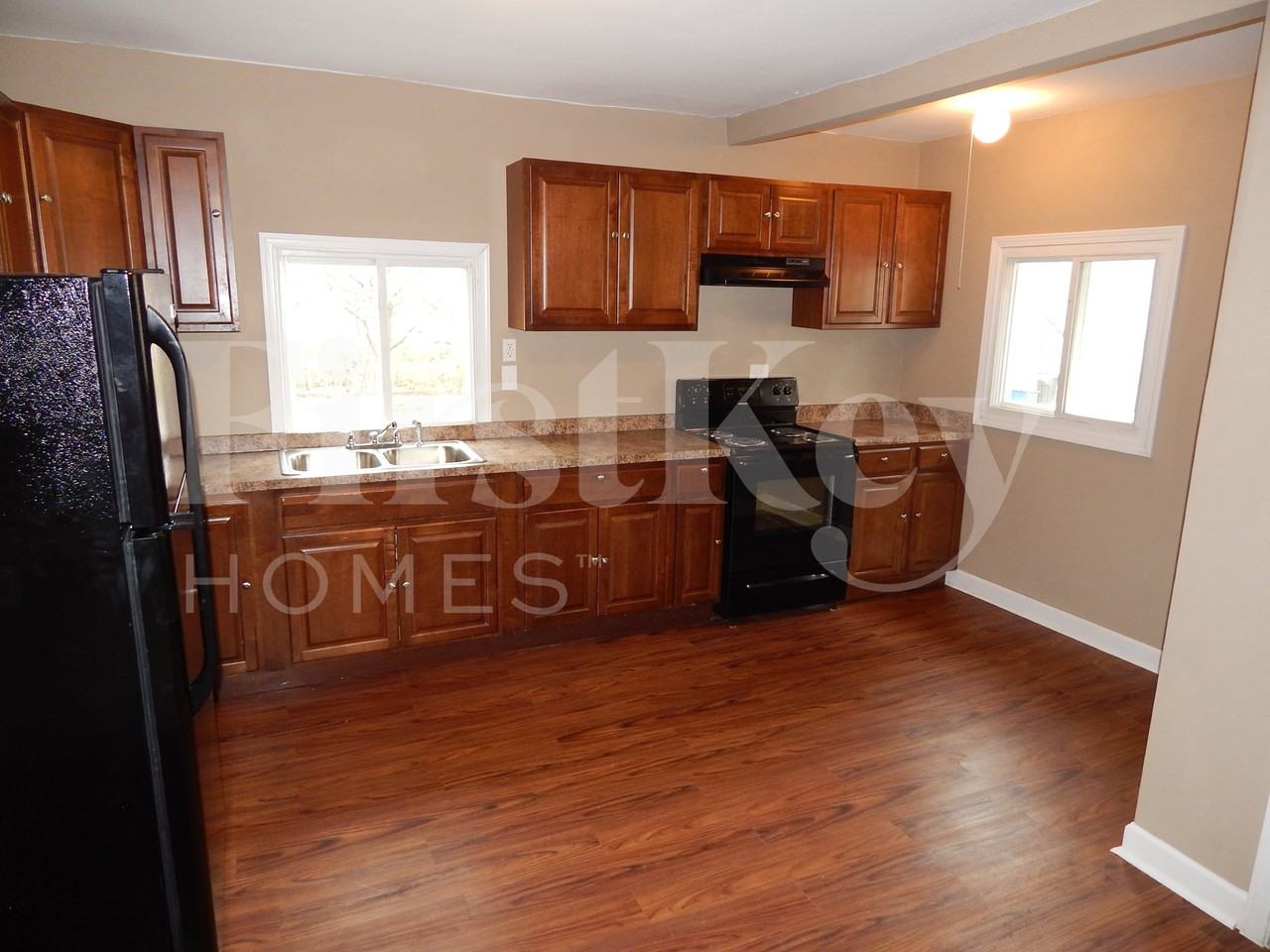 306 N Union St - Photo 5 of 11