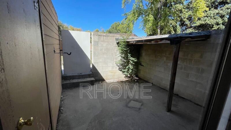 1420 Lancelot Dr - Photo 4 of 11