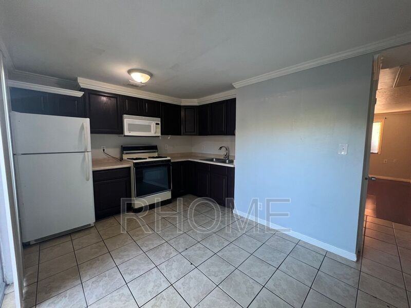 1420 Lancelot Dr - Photo 7 of 11