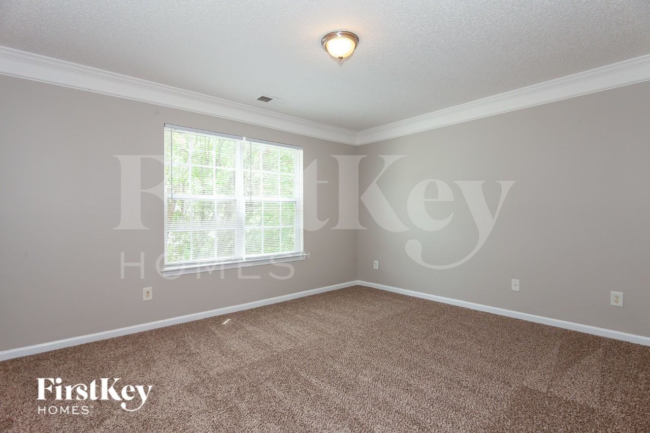 2422 Fairstone Ave - Photo 6 of 16