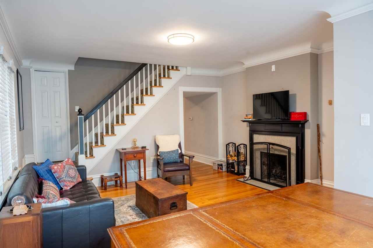 938 Bellefonte St - Photo 4 of 25